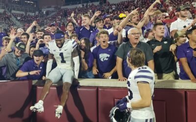 Wildcats stun No. 6 Sooners 41-34